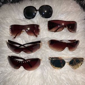 7 pairs of sunglasses.